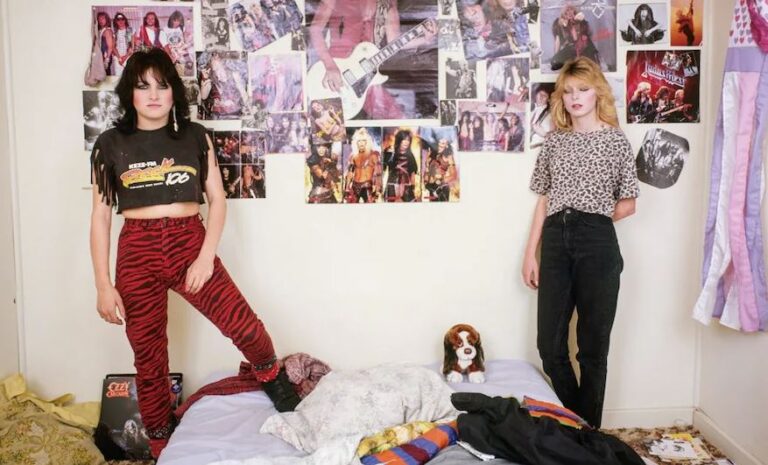 Τα εφηβικά δωμάτια-καταφύγια των 90s χώρεσαν όλους τους πειραματισμούς της εποχής