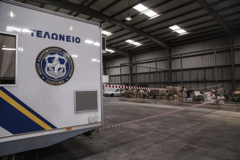 Ποια είναι η απάτη-μαμούθ στο Τελωνείο Πειραιά