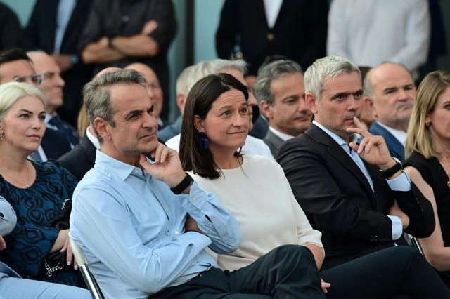 Ψηφίζουν το 13ωρο “για το καλό των εργαζομένων”