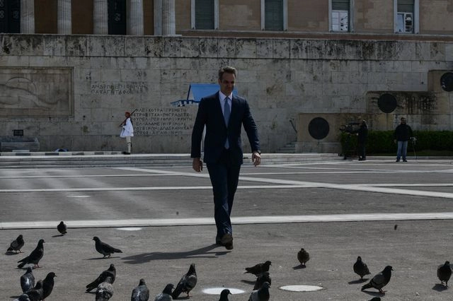 Η κυβέρνηση στην “παγίδα” του Αγνώστου Στρατιώτη