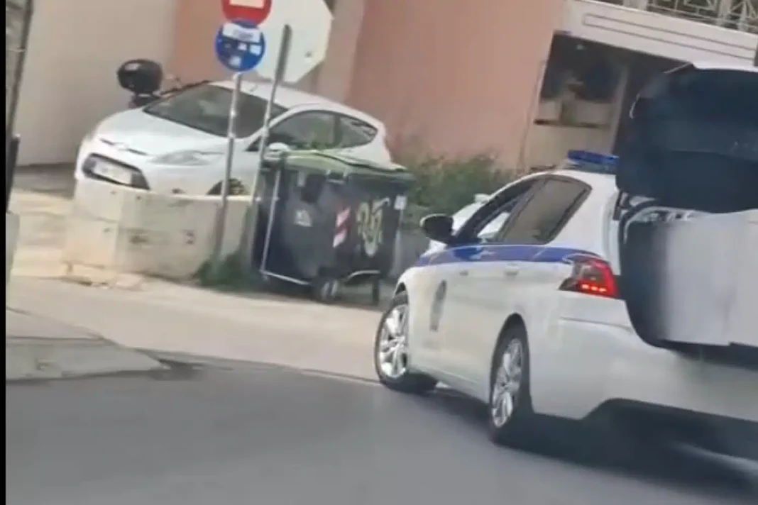 Σε διαθεσιμότητα ο αστυνομικός που οδηγούσε περιπολικό με… ψυγείο στο πορτμπαγκάζ – rpn