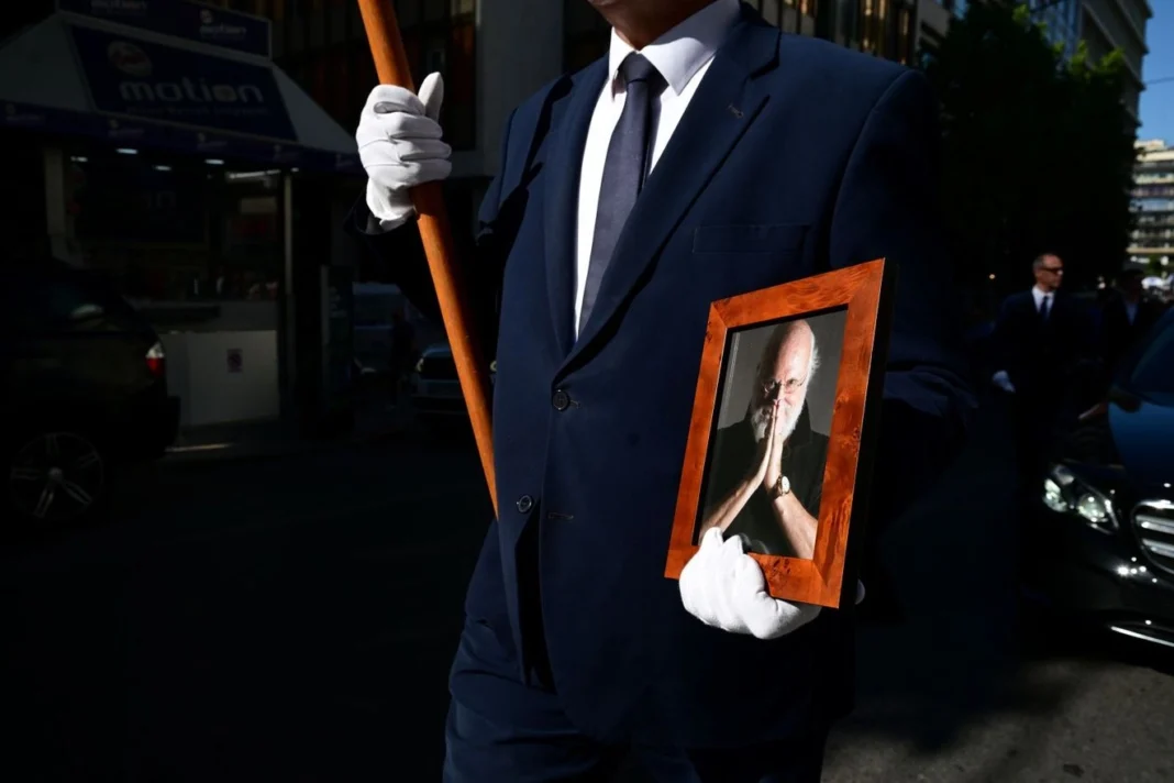 Ο Σαββόπουλος, ο Αλκίνοος και η τεμπελιά των απόντων