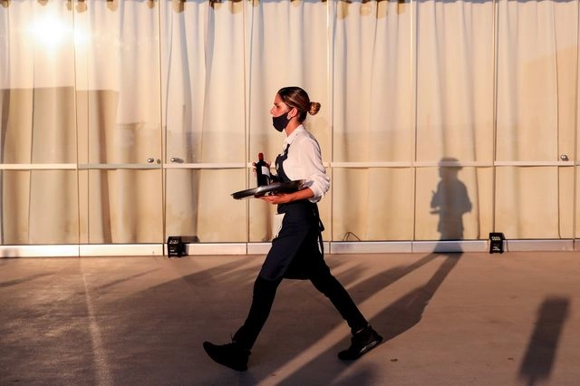 Μας πέρασε και η Βουλγαρία. Γιατί οι μισθοί στην Ελλάδα είναι χαμηλοί;