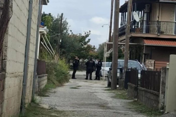 Τρίκαλα — Πώς έπνιξε και σκότωσε τη μητέρα του με πετσέτα ο 18χρονος — «Το είχα σκεφτεί από παλιά να τη σκοτώσω»