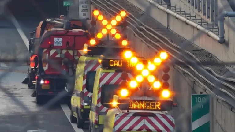 Τροχαίο στην Αττική Οδό μετά τον κόμβο Παιανίας – Κλειστή η δεξιά λωρίδα, καθυστερήσεις έως 15 λεπτά