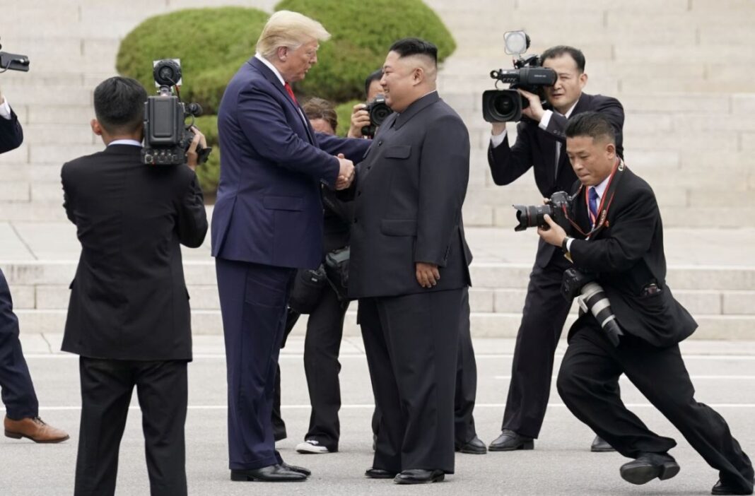 Τι θα κέρδιζε ο Κιμ από μια συνάντηση με Τραμπ και τι τελικά επιλέγει;