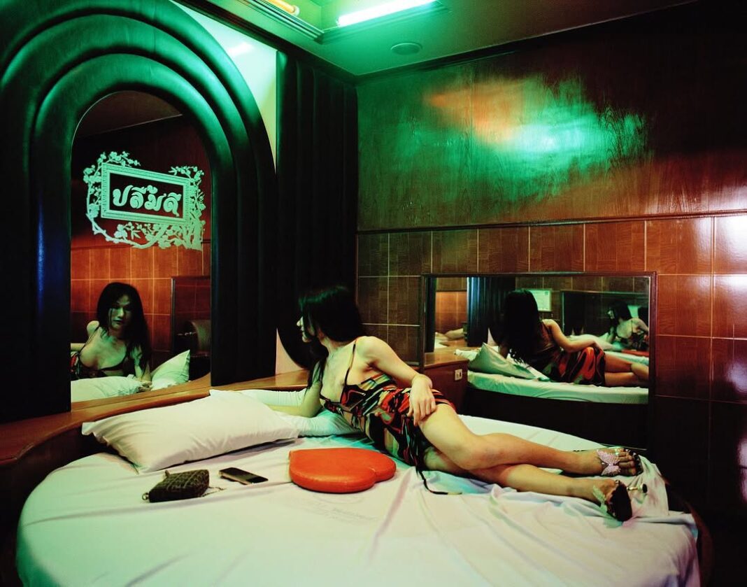 Πορτρέτα εργαζομένων στο σεξ λίγο πριν την ερωτική επαφή – Το τελετουργικό της προετοιμασίας