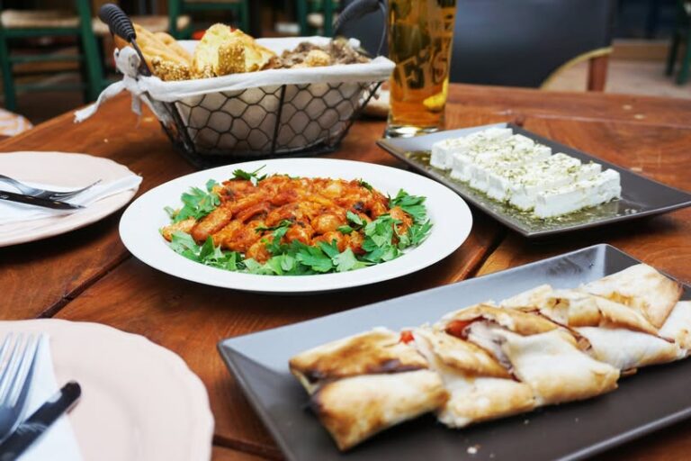 Κάθε τραπέζι μια… ιστορία στο Άρτιον Μάτι!