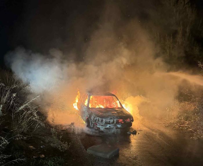 Πυρκαγιά σε αυτοκίνητο στα Σπάτα – Καταστράφηκε ολοσχερώς παρά την άμεση επέμβαση – rpn