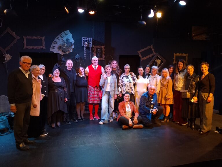 Γνώση εν Πράξει – Στον Τεχνοχώρο Εργοτάξιον για την παράσταση «Το Ξενοδοχείο των Τρελών Παραθεριστών»