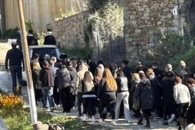 Αχαΐα: Σπαραγμός στην κηδεία του 3χρονου Ανδρέα – Το χωριό αποχαιρέτησε το παιδί μέσα σε βαθιά σιωπή – rpn