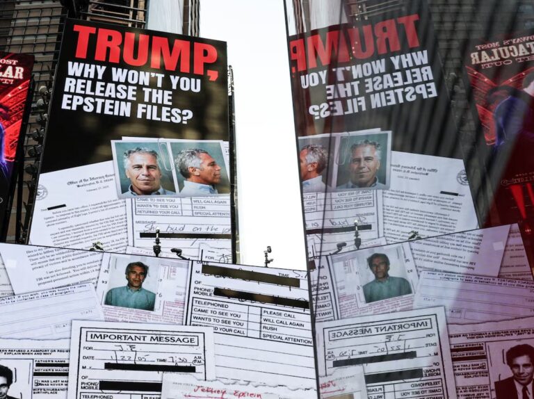 Ένα σύστημα που προστατεύει τους δικούς του: Πώς ο ισχυρός κύκλος του Έπσταϊν τον έκανε να μοιάζει φυσιολογικός