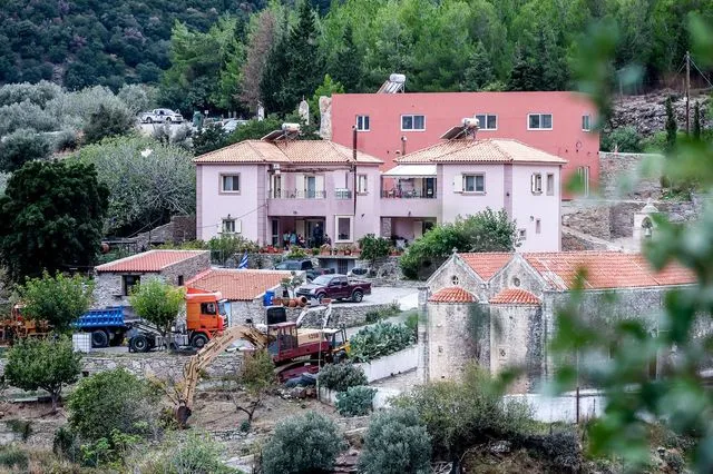 Τα παιδιά στα Βορίζια μεγαλώνουν σ’ ένα περιβάλλον που προσβάλλει την αθωότητά τους