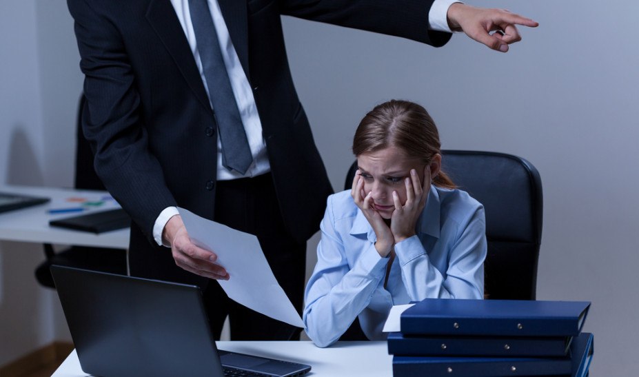Πώς αναγνωρίζουμε το mobbing – Πρακτικές συμβουλές από εργατολόγο
