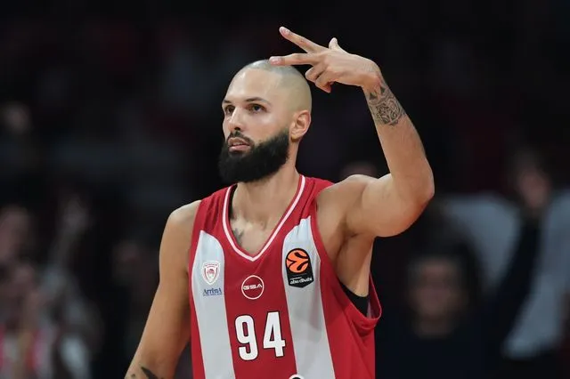 Ολυμπιακός – Παρί 98-86: Άντεξε στην παράνοια με ξέσπασμα Φουρνιέ