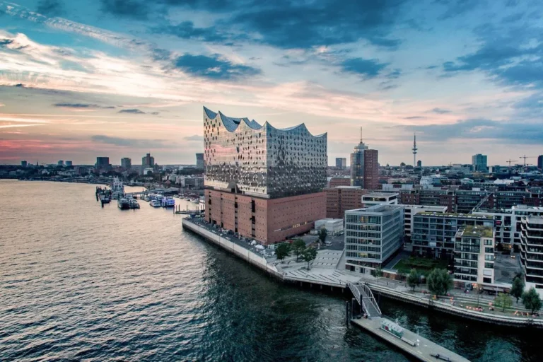 Αμβούργο: Η Βενετία του βορρά και το λιμάνι των εκπλήξεων