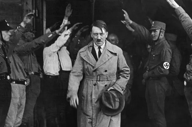 Η κρυφή γενετική διαταραχή του Χίτλερ που επηρέασε την ανάπτυξη των σεξουαλικών του οργάνων