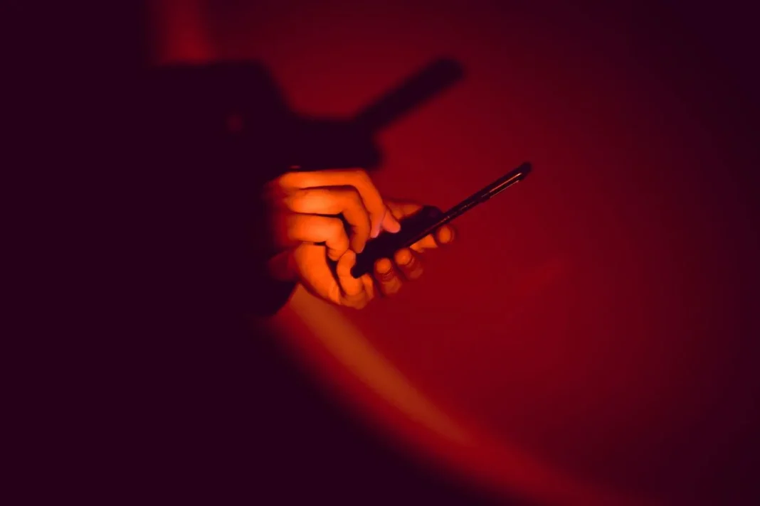 Γιατί μας παίρνουν συνέχεια τηλέφωνο από την Πολωνία και την Ολλανδία;