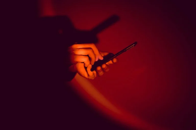 Γιατί μας παίρνουν συνέχεια τηλέφωνο από την Πολωνία και την Ολλανδία;