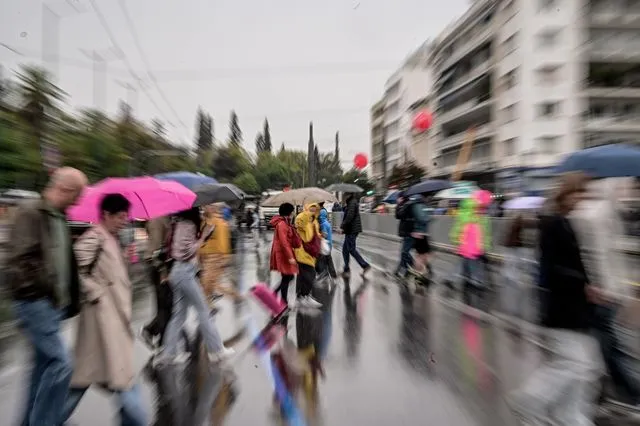 Ισχυρές βροχές και καταιγίδες σε 8 περιοχές – Πορτοκαλί προειδοποίηση από την ΕΜΥ
