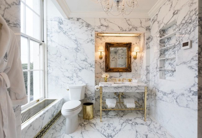 Λευκός Οίκος: Ασυγκράτητος ο Τραμπ ανακαίνισε και το μπάνιο του Λίνκολν