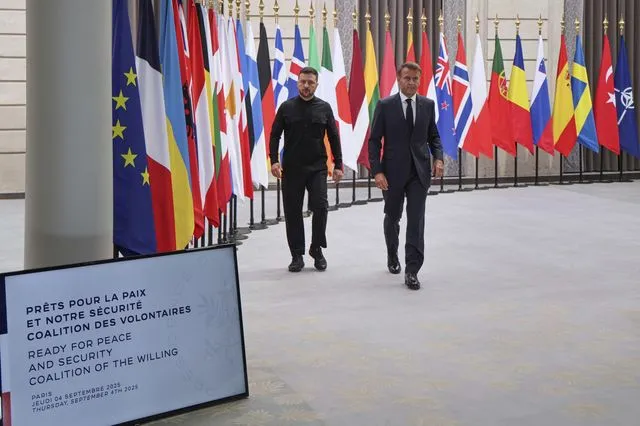 Τρέχουν και δεν φτάνουν οι Ευρωπαίοι μετά τον αιφνιδιασμό Τραμπ για την Ουκρανία