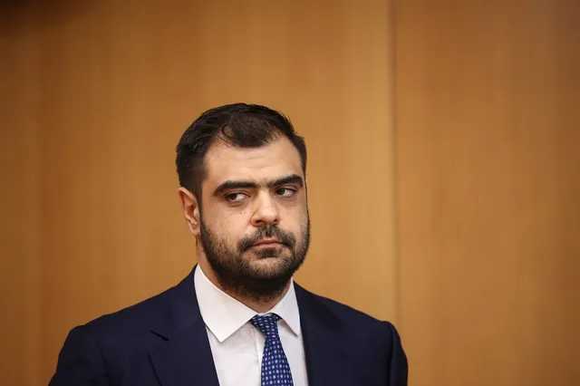 Ο Μαρινάκης απαντά με δύο Μαρξ στον Τσίπρα για την “Ιθάκη”