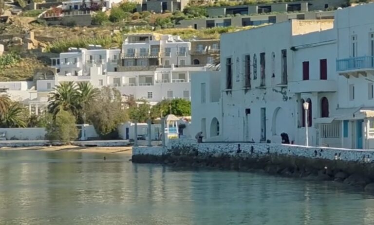 ΕΛΤΑ: «Χρυσό» ακίνητο ρημάζει στη Μύκονο – Πληρώνουν όμως 4.500€ ενοίκιο για άλλο ακίνητο