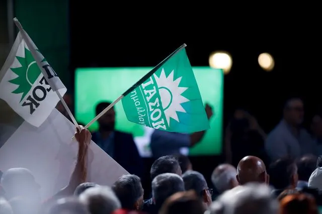 Η ΝΔ κάνει μπούλινγκ, το ΠΑΣΟΚ τρέμει και βάζει αυτογκόλ…