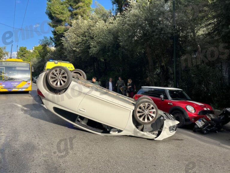 Παγκράτι: Τροχαίο στην Υμηττού – Αυτοκίνητο «τούμπαρε» μετά από σύγκρουση με σταθμευμένο όχημα (φωτο) – rpn