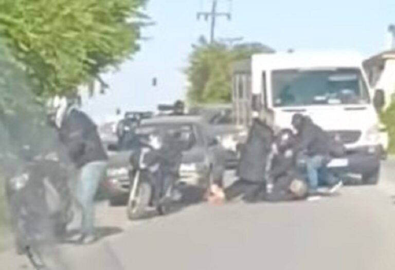 Βασίλης Σπαντούρος: Ο Έλληνας βράζει – και οι δρόμοι γίνονται καζάνι