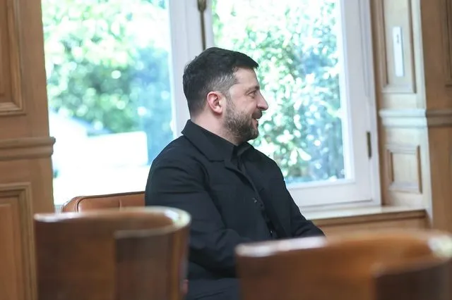 Η Ιστορία, ο Ζελένσκι και ο χρυσός λουτροκαμπινές