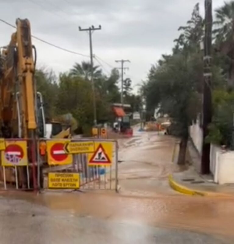 Υπό νερό οι παραλιακές ζώνες Μαραθώνα, Ραφήνας και Αρτέμιδα μετά τη σφοδρή βροχόπτωση