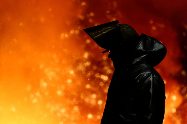 Ποδαρικό το 2026 με νέο φόρο άνθρακα: Πώς ο ευρωπαϊκός μηχανισμός CBAM επηρεάζει τις τσέπες μας