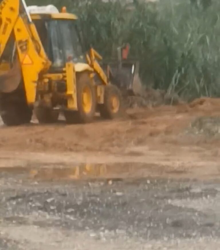 Καταγγελία για μπάζωμα ρέματος πίσω από την Πορσελάνα στη Νέα Μάκρη (vid)