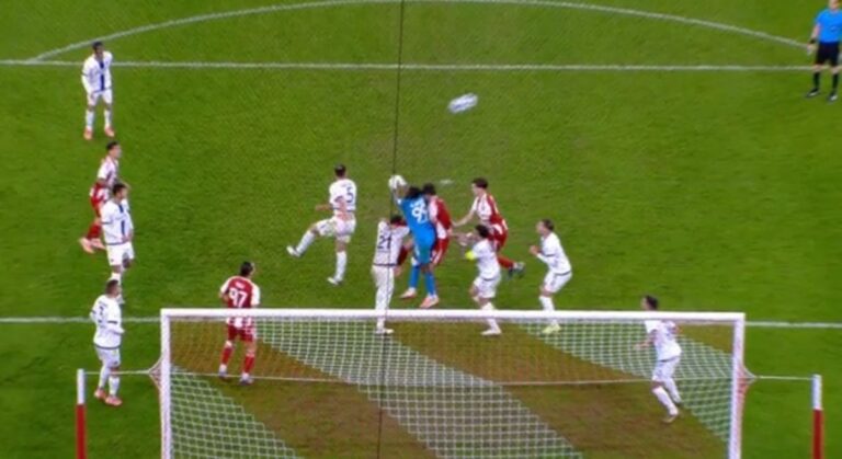 Ο Ευαγγέλου δεν έδωσε πέναλτι στον Ολυμπιακό – «Έκλεισε» τα μάτια στο χτύπημα του Ραμίρες στον Μπιανκόν