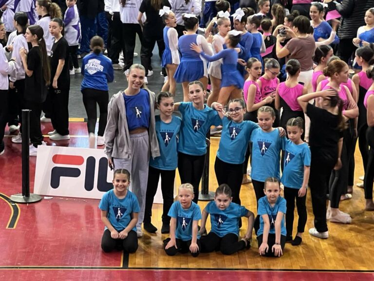 Η Ραφήνα απέκτησε Phoenix και το cheerleading απέκτησε νέα φωνή (vid)