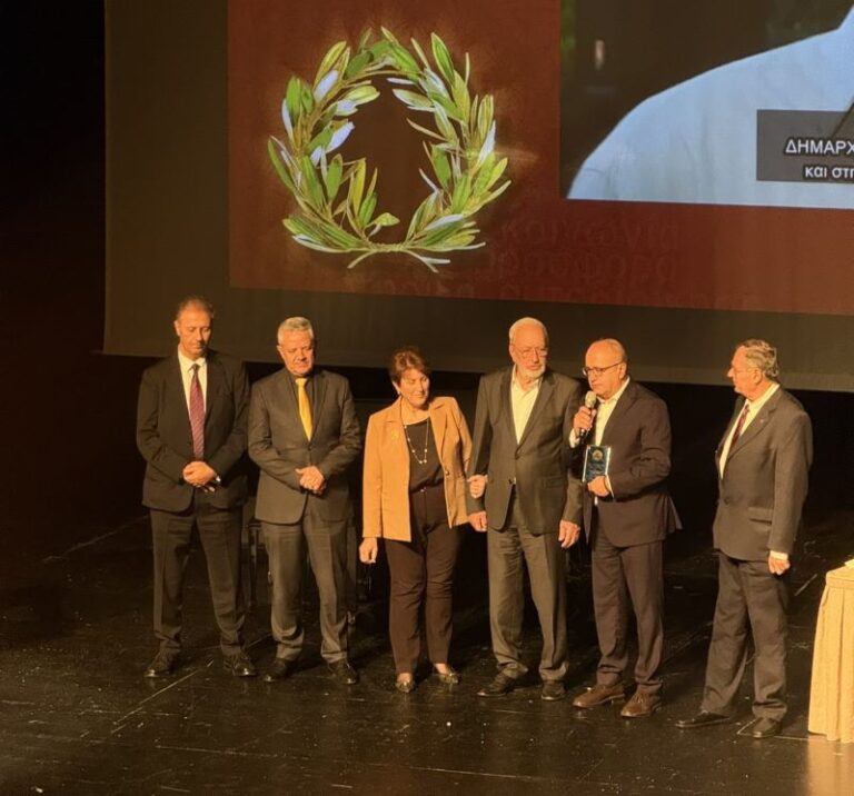 Δεν μίλησε για έργα· μίλησε για παιδιά – Οι αποκλειστικές φωτογραφίες από το καλοκαίρι που σημάδεψε τον Ανδρέα της Ραφήνας