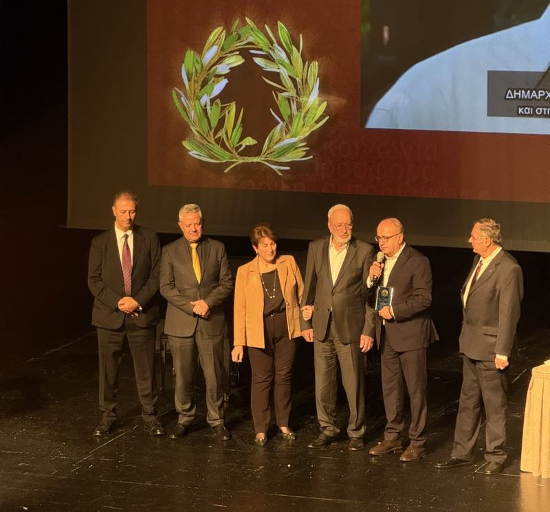 Δεν μίλησε για έργα· μίλησε για παιδιά – Οι αποκλειστικές φωτογραφίες από το καλοκαίρι που σημάδεψε τον Ανδρέα της Ραφήνας