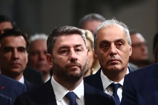 Με τον Ανδρουλάκη ή με τον Βελόπουλο;