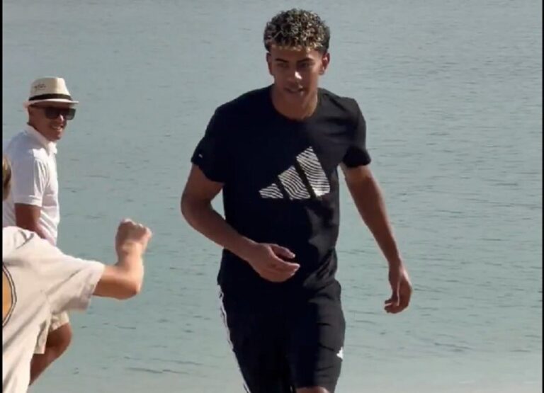 Ο Λαμίν Γιαμάλ έπαιξε ποδόσφαιρο με νεαρούς θαυμαστές του στο Ντουμπάι