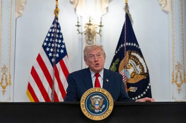 Γιατί ο Τραμπ απειλεί με επιθέσεις τη Βενεζουέλα;