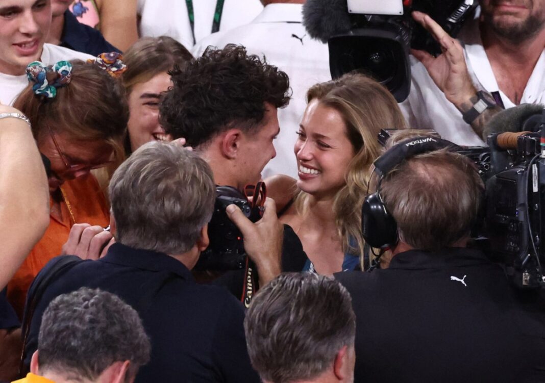 Αυτή είναι η νέα «Πρώτη Κυρία» της F1 – Μοντέλο, ηθοποιός, influencer αλλά καθόλου WAG η σύντροφος του Λάντο Νόρις