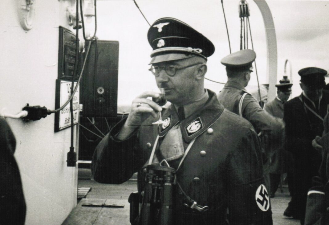 Όποιος ψάχνει, βρίσκει: Άνδρας «χάζευε» στο ίντερνετ – και ανακάλυψε ότι είναι εγγονός του Χίμλερ