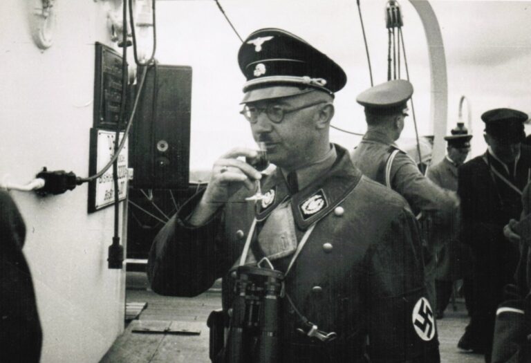 Όποιος ψάχνει, βρίσκει: Άνδρας «χάζευε» στο ίντερνετ – και ανακάλυψε ότι είναι εγγονός του Χίμλερ