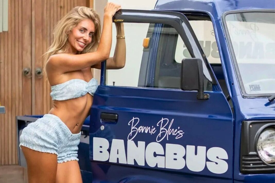 Παράνομο πορνό, χάπια στύσης, κίνδυνος απέλασης: Μπόνι Μπλου και 17 άνδρες συνελήφθησαν στο Μπαλί