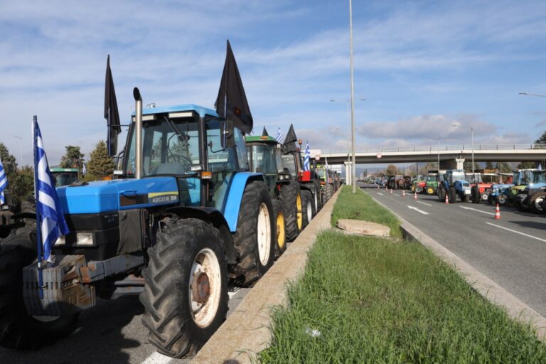 Αγρότες: «Όλη η Ελλάδα είναι έξω, εγώ δεν θα συνεχίσω;»