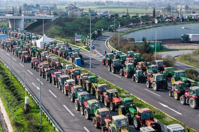 Η κυβέρνηση “τραμπουκίζει” ξανά τους αγρότες