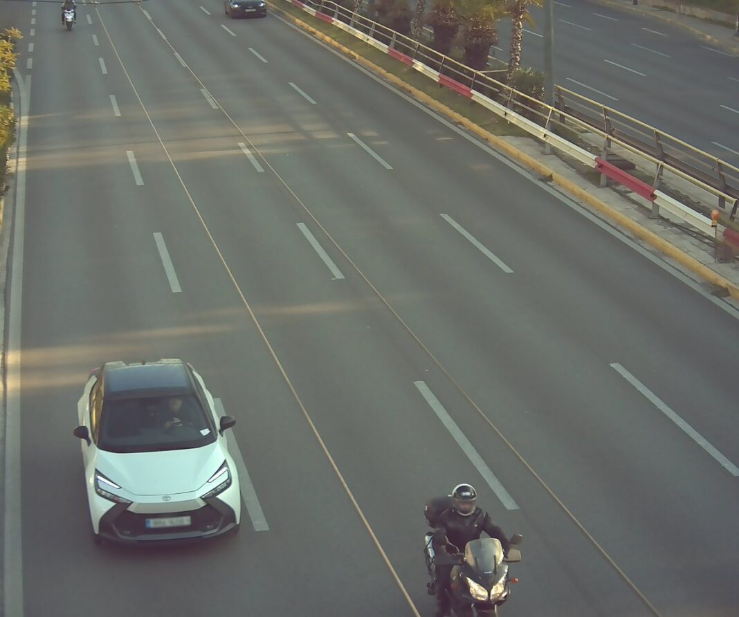 Πάνω από 1.000 παραβάσεις σε 4 ημέρες – Εσένα σε τράβηξε η κάμερα της διασταύρωσης Ραφήνας;