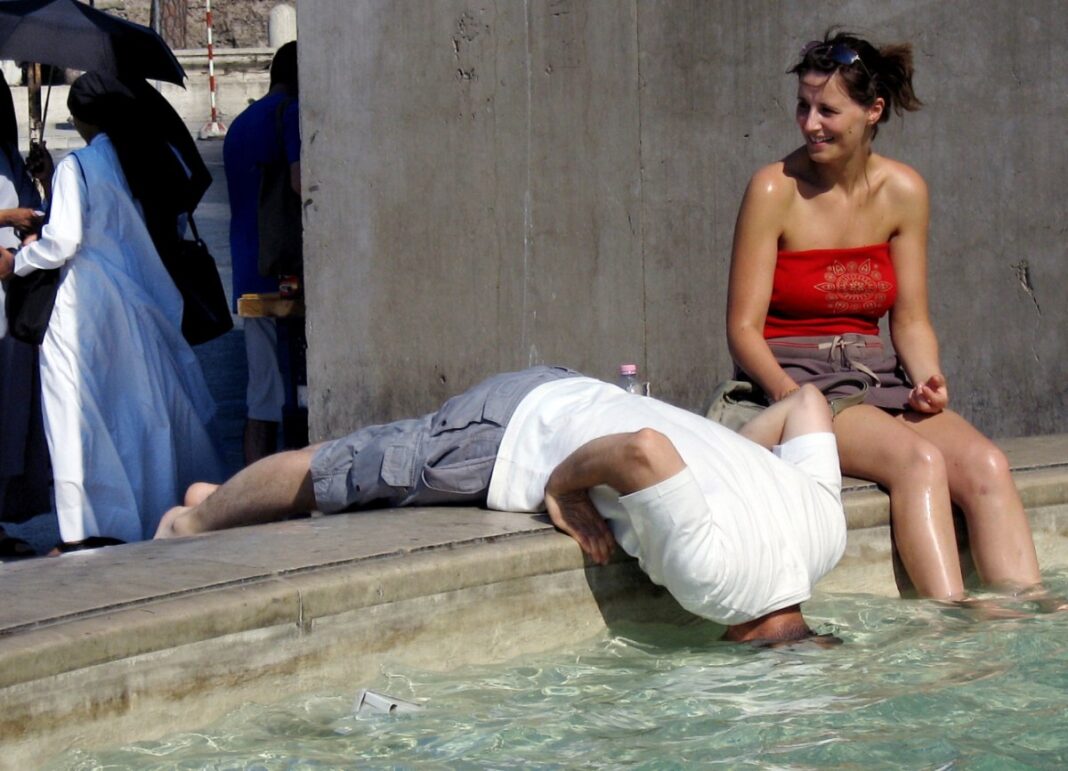 Με τους καύσωνες να επιδεινώνονται, η Ισπανία δημιουργεί δίκτυο «κλιματικών καταφυγίων»